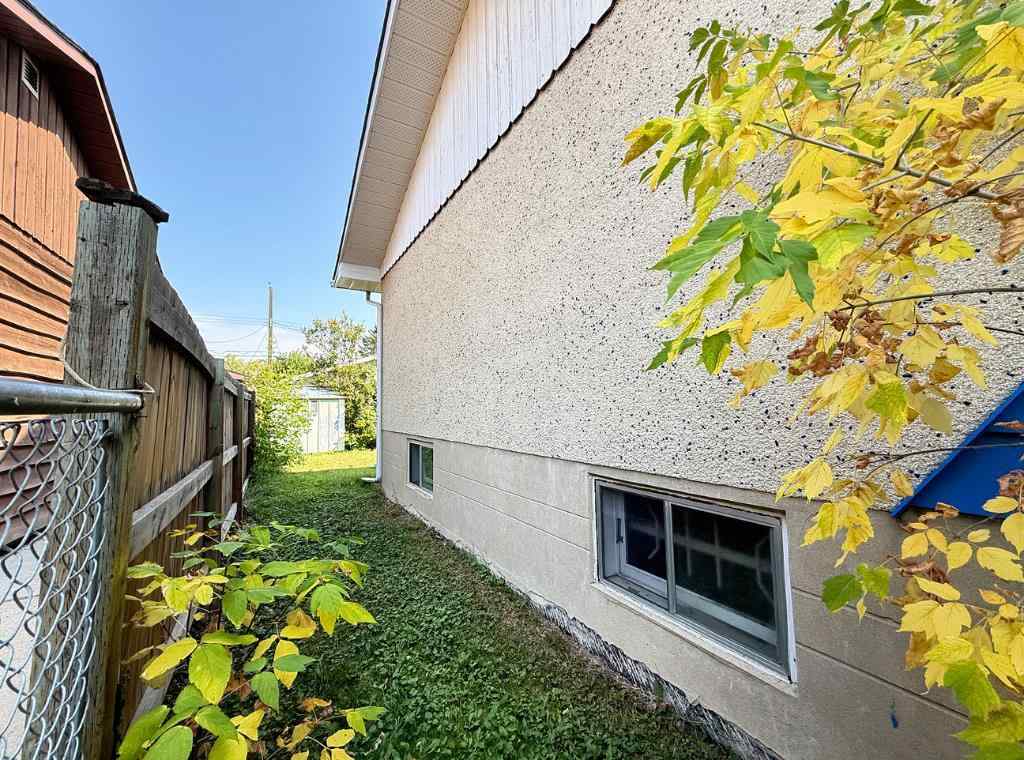 MLS® A2255930 - 8724 34 Avenue NW in Bowness Calgary, Residential