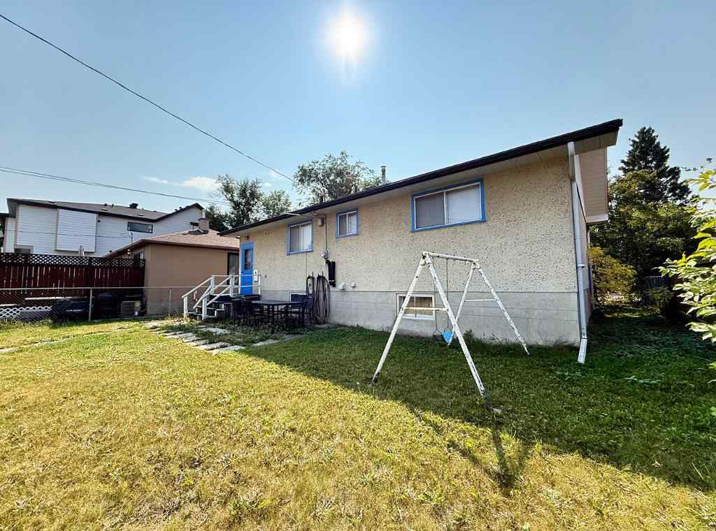 MLS® A2255930 - 8724 34 Avenue NW in Bowness Calgary, Residential