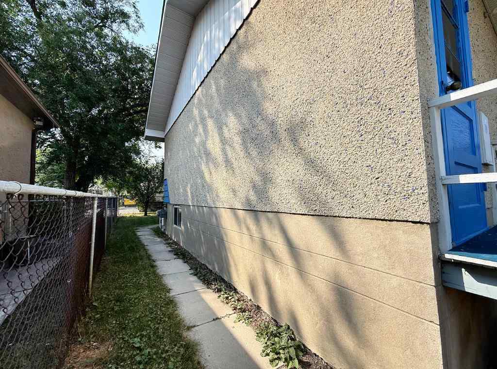 MLS® A2255930 - 8724 34 Avenue NW in Bowness Calgary, Residential