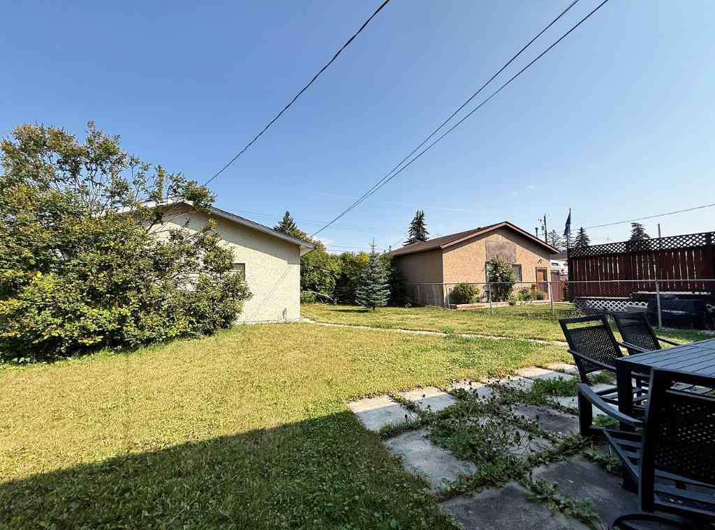 MLS® A2255930 - 8724 34 Avenue NW in Bowness Calgary, Residential