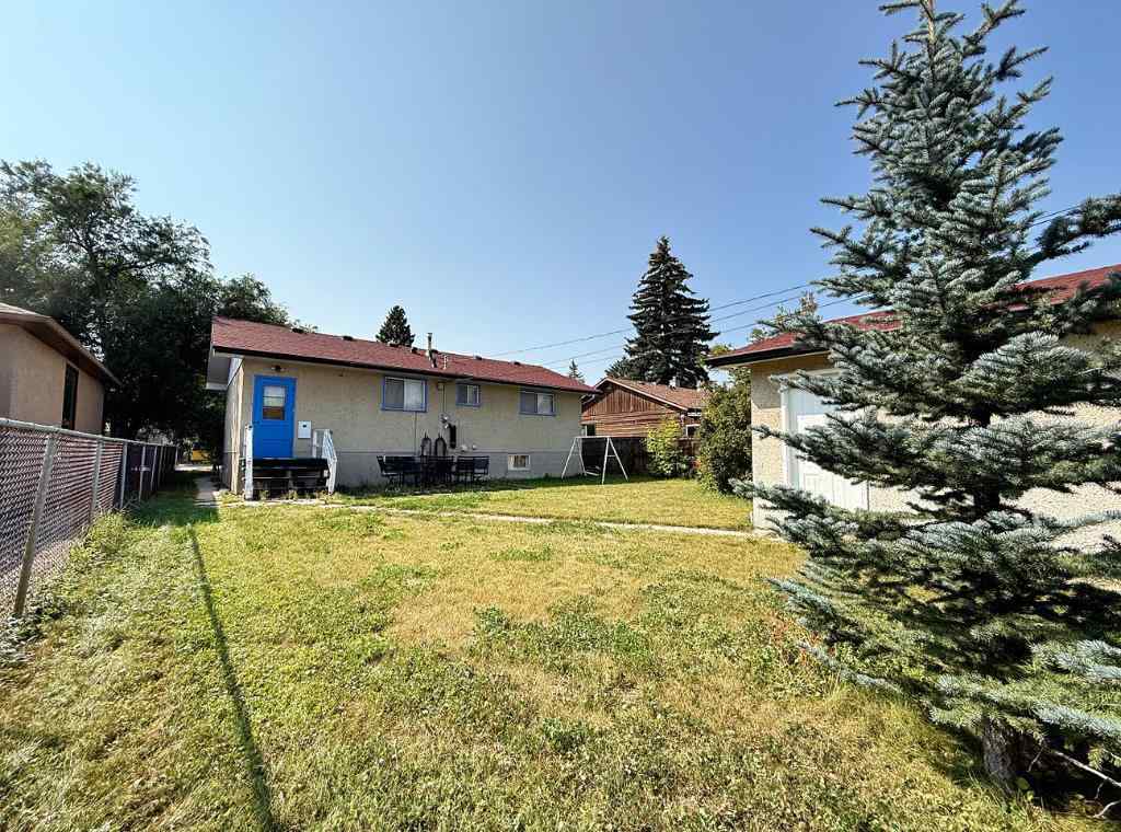 MLS® A2255930 - 8724 34 Avenue NW in Bowness Calgary, Residential