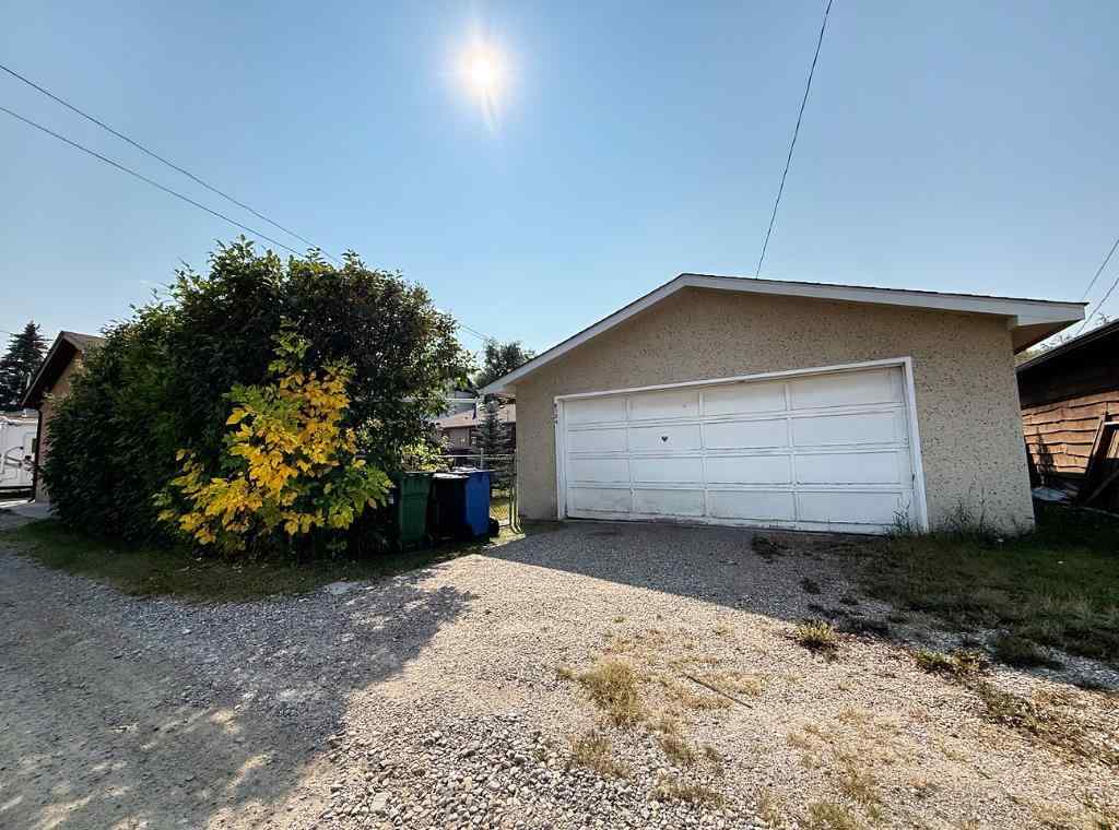MLS® A2255930 - 8724 34 Avenue NW in Bowness Calgary, Residential