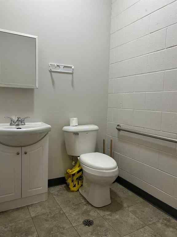 MLS® A2255931 - Unit #103B 1501 Dunmore Road SE in Southview-Park Meadows Medicine Hat, Commercial