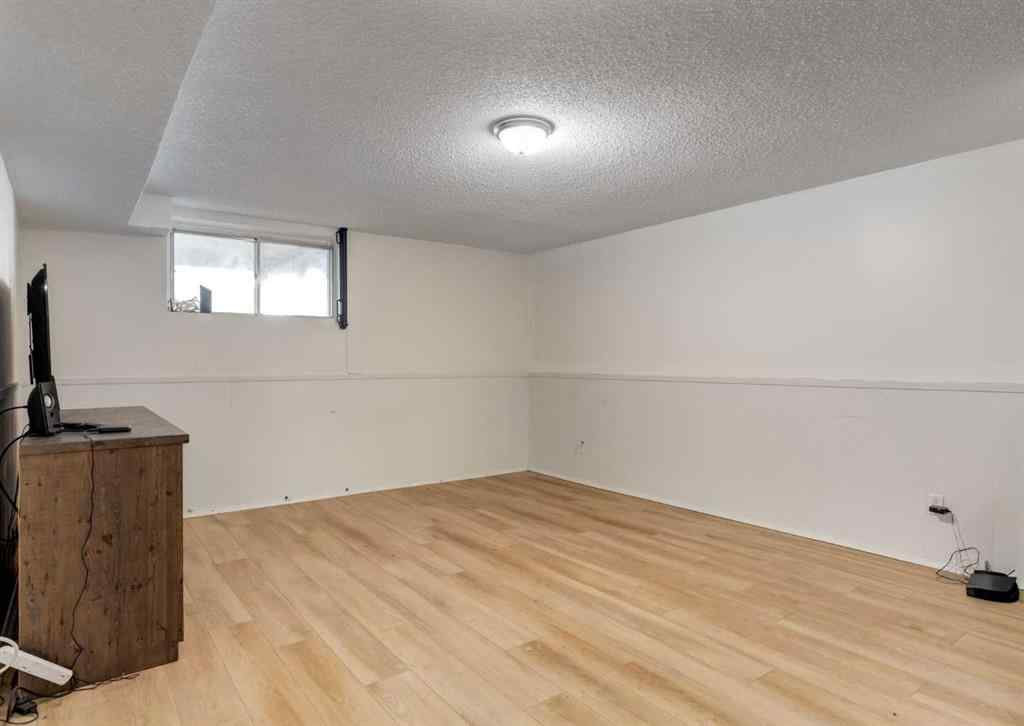 MLS® A2255934 - 70 Allandale Close SE in Acadia Calgary, Residential