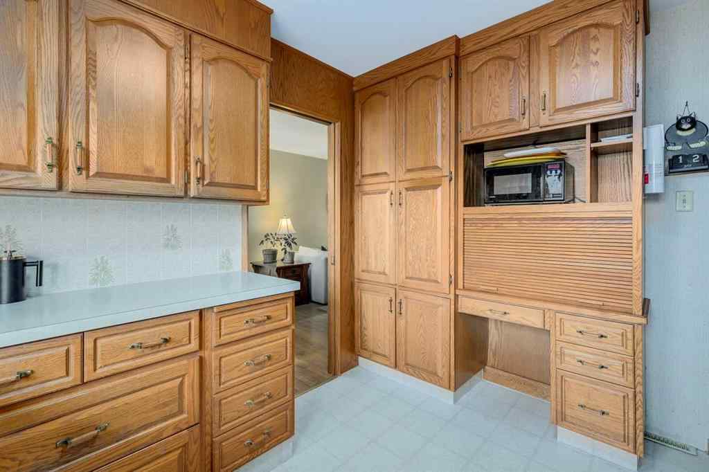 MLS® A2255936 - 27 Winchester Crescent SW in Westgate Calgary, Residential