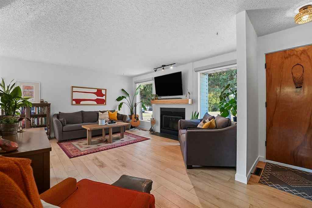 MLS® A2255959 - 3527 43 Avenue  in Mountview Red Deer, Residential