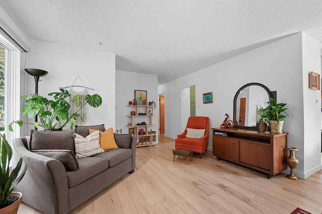 MLS® A2255959 - 3527 43 Avenue  in Mountview Red Deer, Residential
