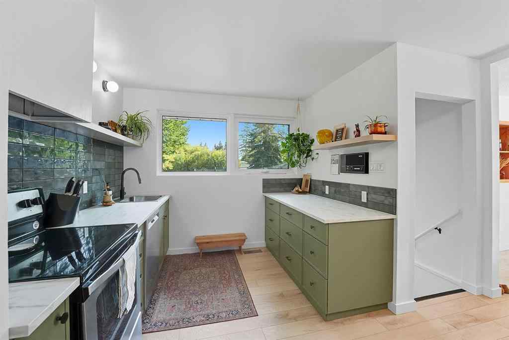 MLS® A2255959 - 3527 43 Avenue  in Mountview Red Deer, Residential