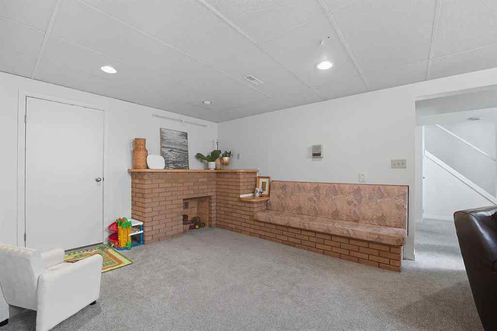MLS® A2255959 - 3527 43 Avenue  in Mountview Red Deer, Residential