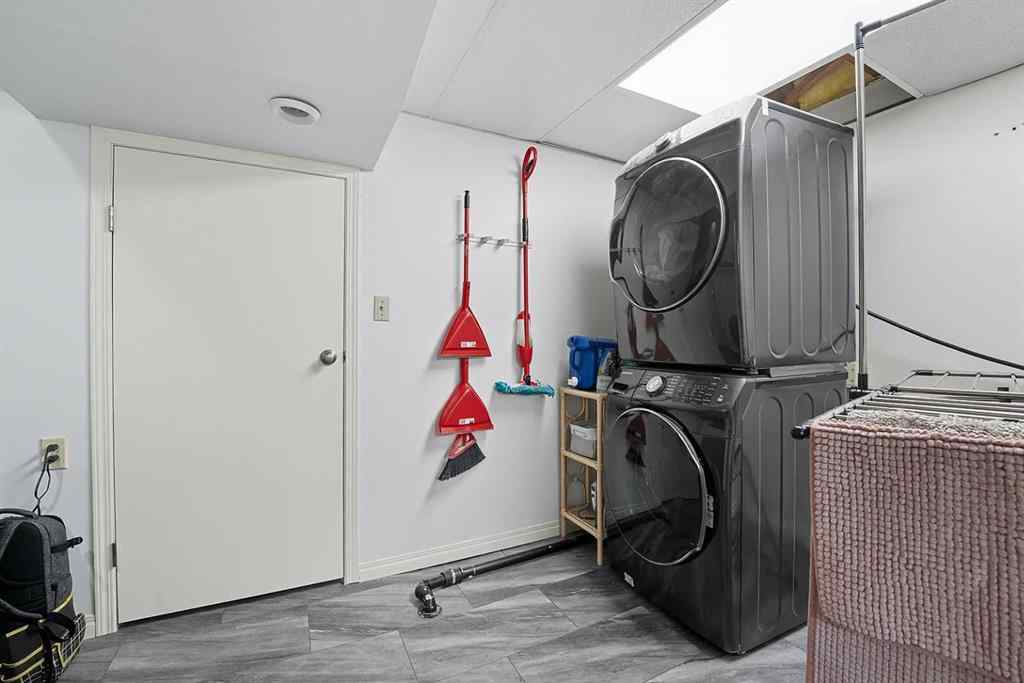 MLS® A2255959 - 3527 43 Avenue  in Mountview Red Deer, Residential