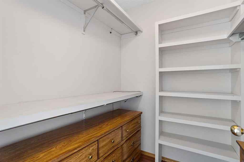 MLS® A2255962 - 218 15 Avenue NW in Crescent Heights Calgary, Residential