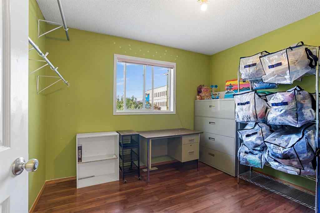 MLS® A2255962 - 218 15 Avenue NW in Crescent Heights Calgary, Residential