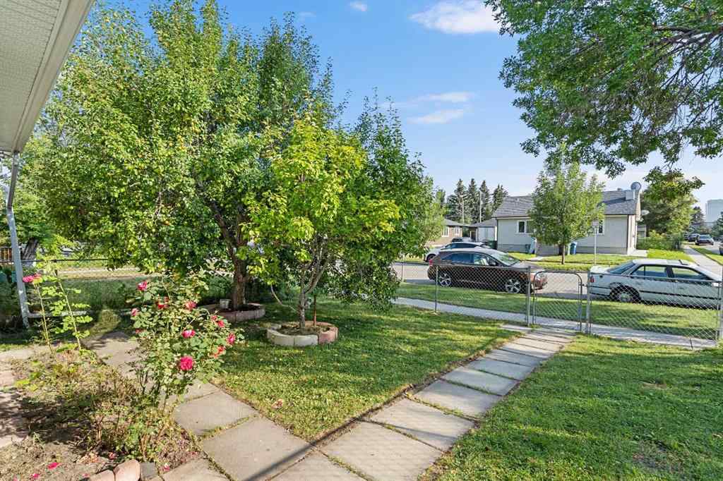 MLS® A2255962 - 218 15 Avenue NW in Crescent Heights Calgary, Residential