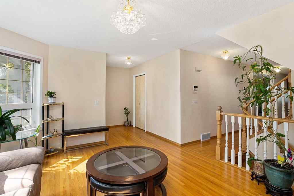 MLS® A2255962 - 218 15 Avenue NW in Crescent Heights Calgary, Residential