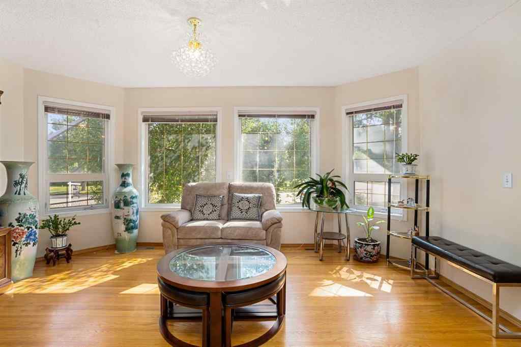 MLS® A2255962 - 218 15 Avenue NW in Crescent Heights Calgary, Residential