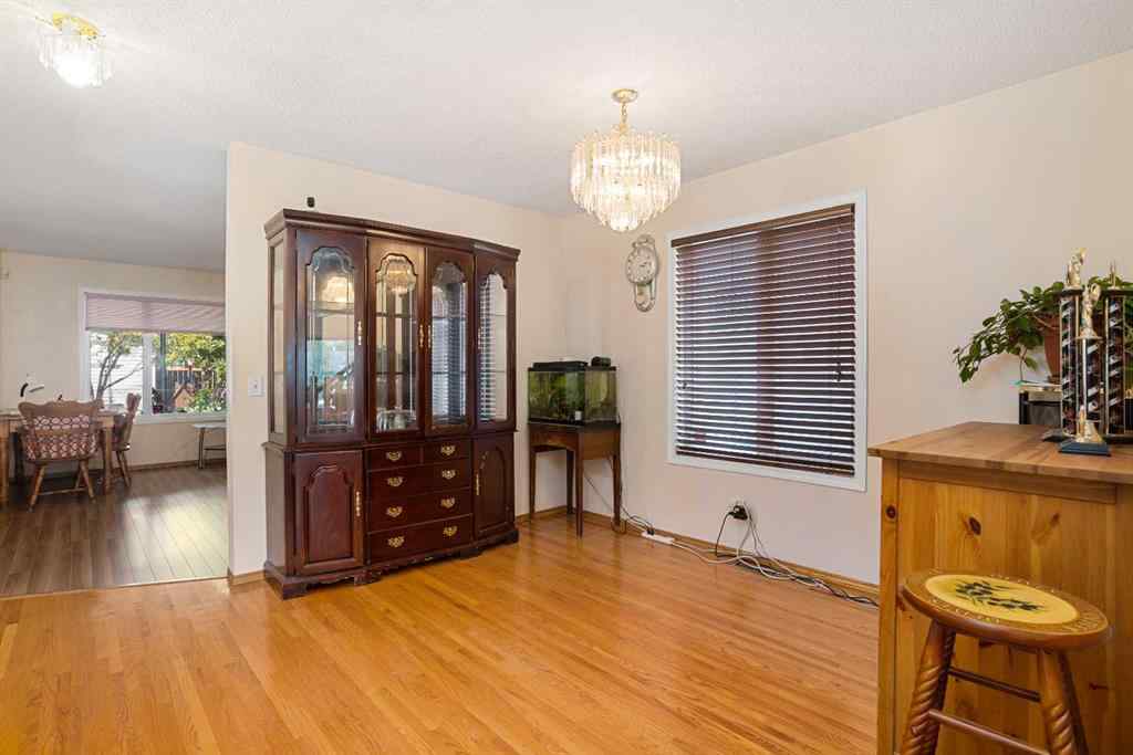 MLS® A2255962 - 218 15 Avenue NW in Crescent Heights Calgary, Residential