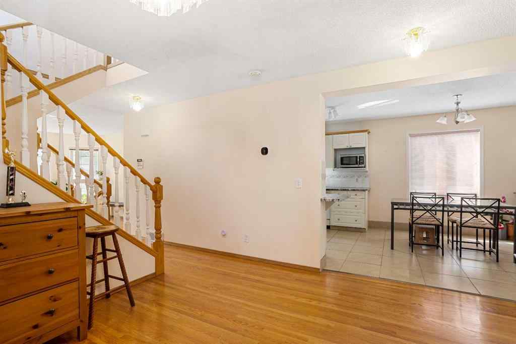 MLS® A2255962 - 218 15 Avenue NW in Crescent Heights Calgary, Residential
