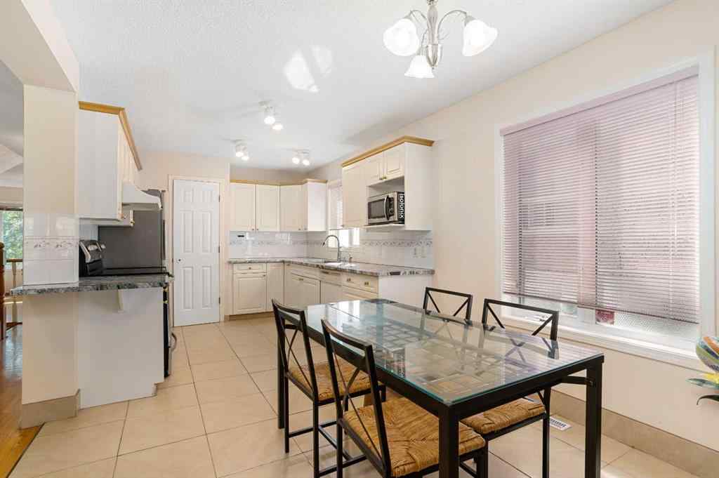 MLS® A2255962 - 218 15 Avenue NW in Crescent Heights Calgary, Residential