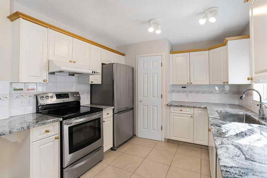 MLS® A2255962 - 218 15 Avenue NW in Crescent Heights Calgary, Residential