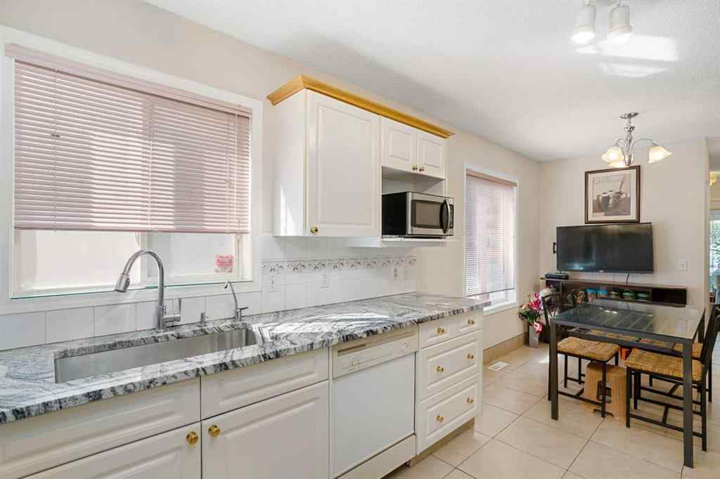 MLS® A2255962 - 218 15 Avenue NW in Crescent Heights Calgary, Residential
