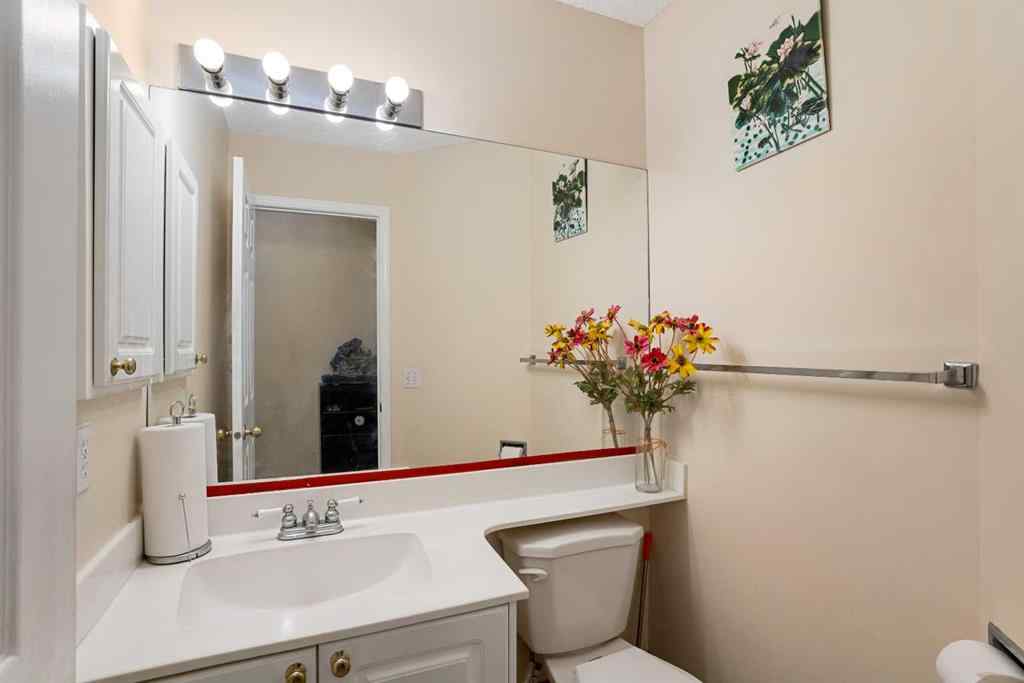 MLS® A2255962 - 218 15 Avenue NW in Crescent Heights Calgary, Residential