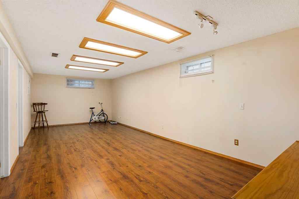MLS® A2255962 - 218 15 Avenue NW in Crescent Heights Calgary, Residential