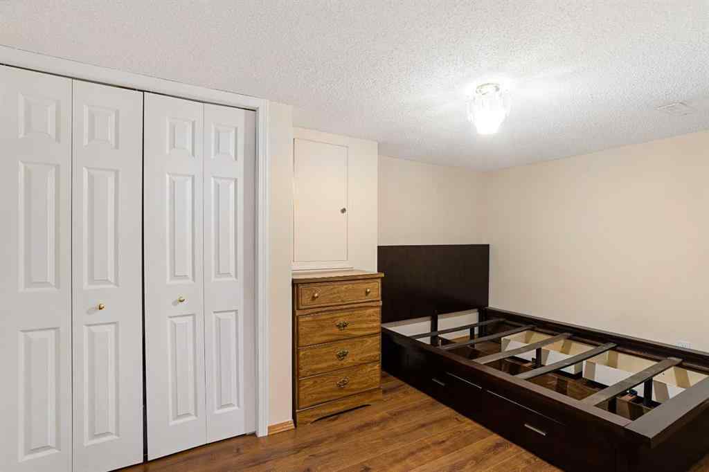 MLS® A2255962 - 218 15 Avenue NW in Crescent Heights Calgary, Residential