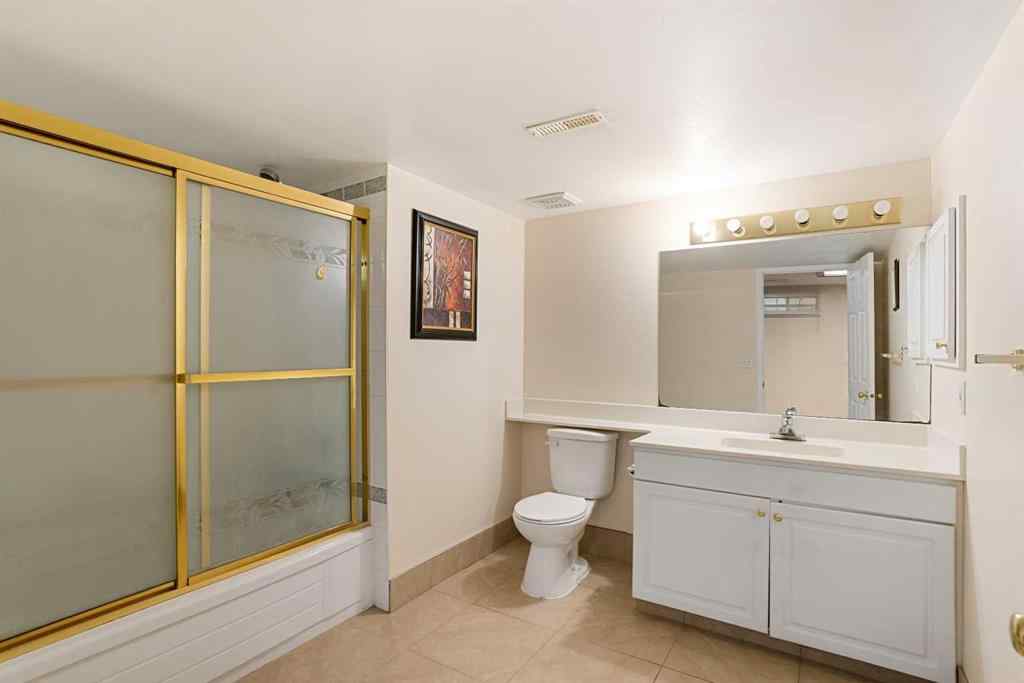 MLS® A2255962 - 218 15 Avenue NW in Crescent Heights Calgary, Residential