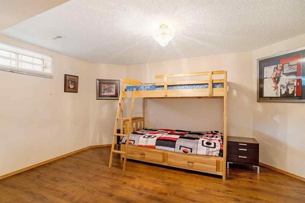 MLS® A2255962 - 218 15 Avenue NW in Crescent Heights Calgary, Residential