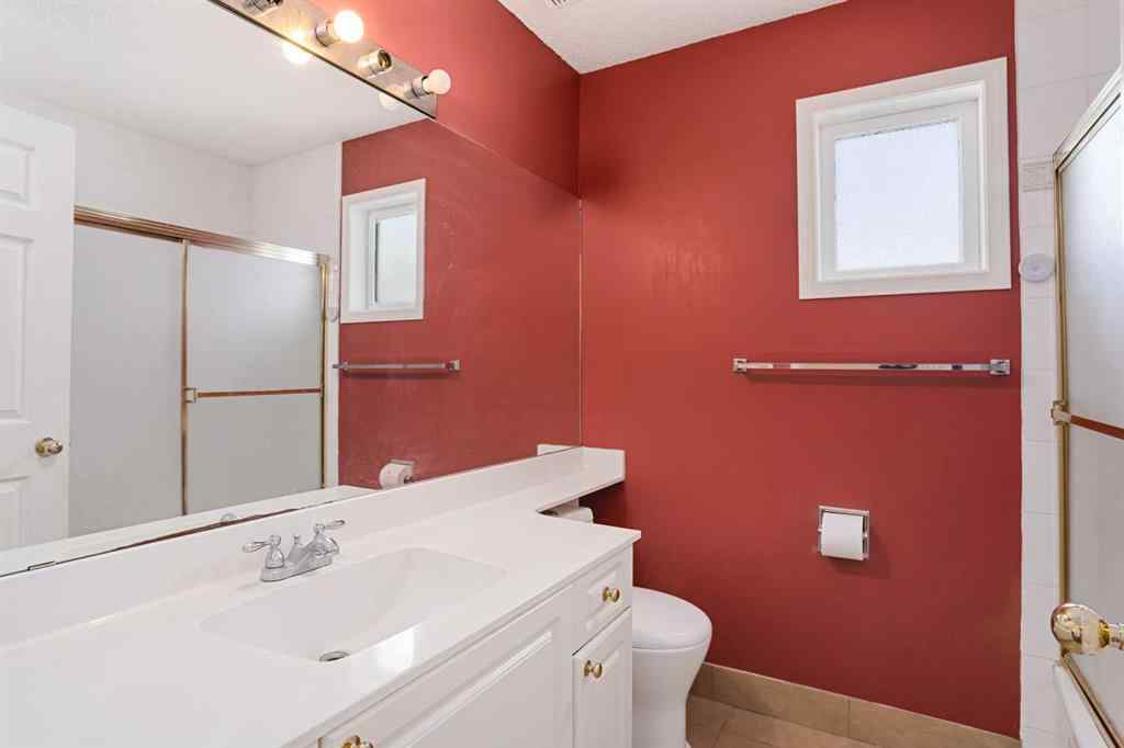 MLS® A2255962 - 218 15 Avenue NW in Crescent Heights Calgary, Residential