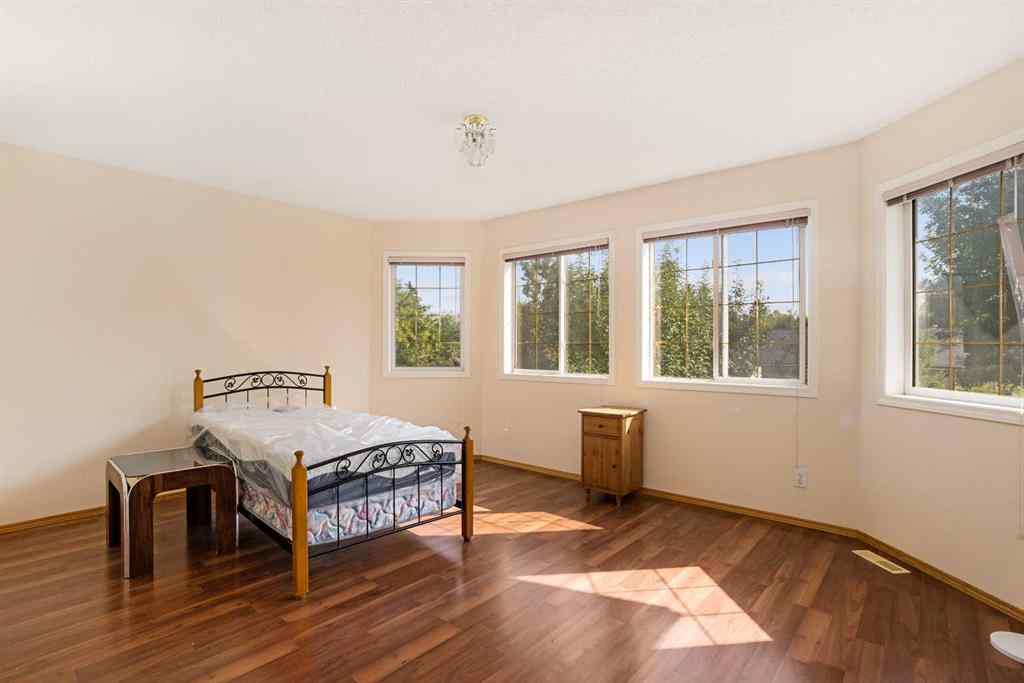 MLS® A2255962 - 218 15 Avenue NW in Crescent Heights Calgary, Residential