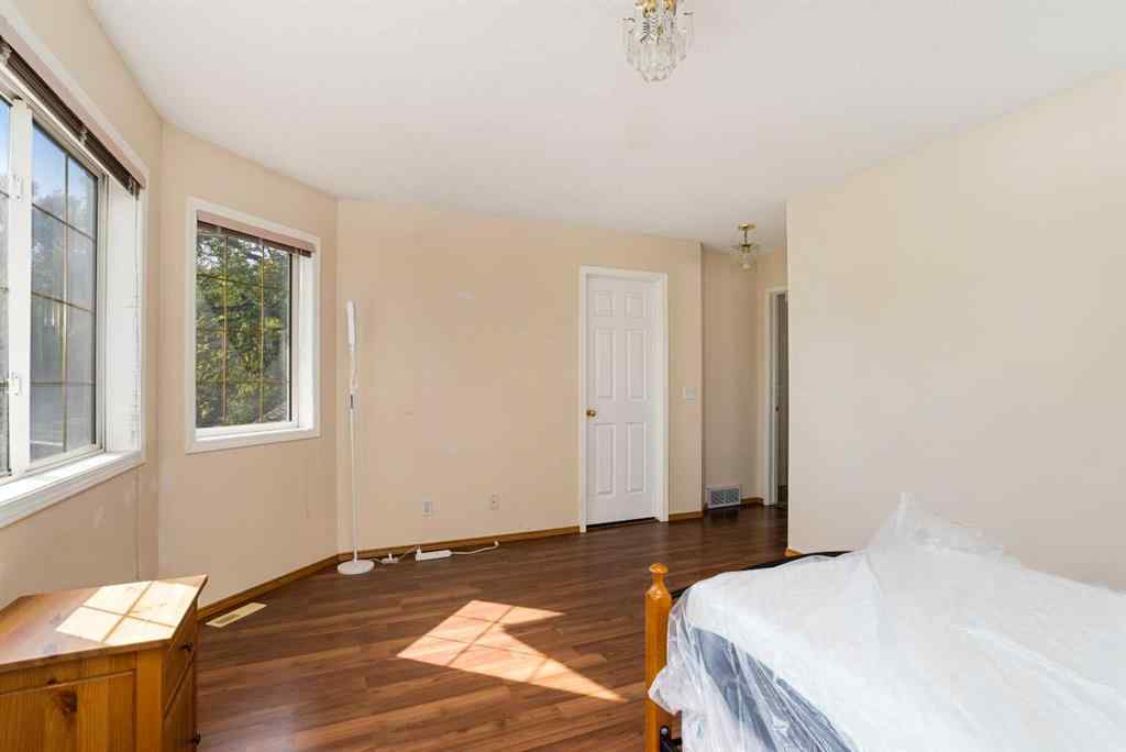 MLS® A2255962 - 218 15 Avenue NW in Crescent Heights Calgary, Residential