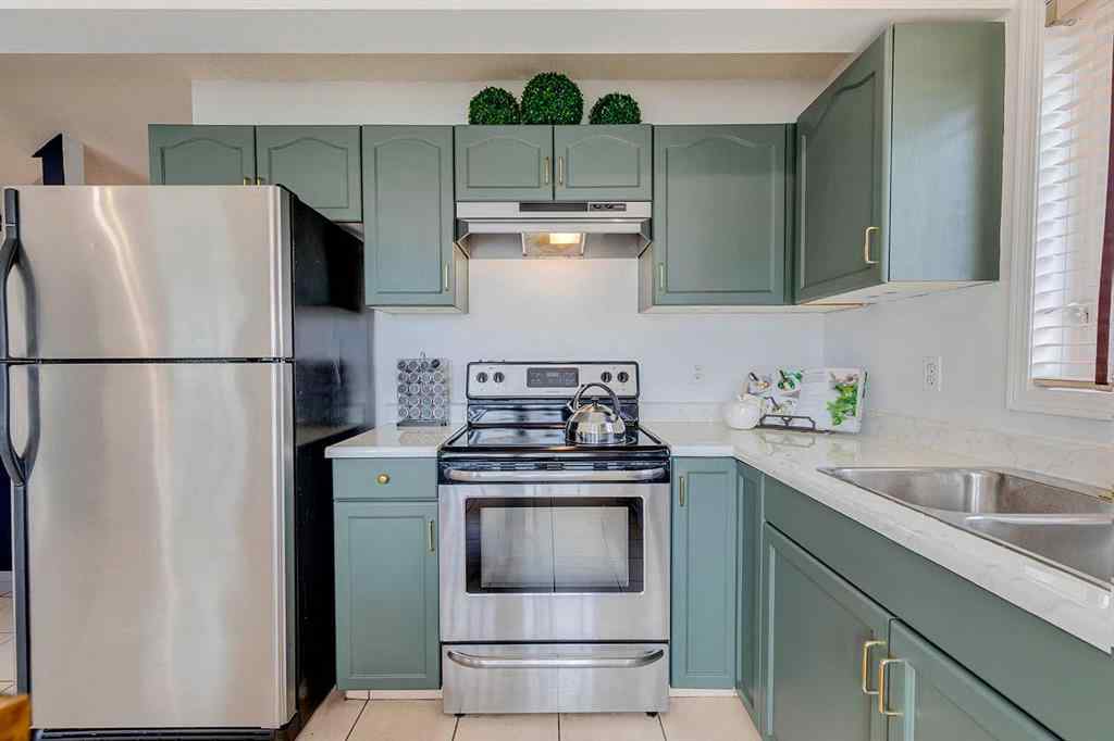 MLS® A2255968 - 396 Regal Park NE in Renfrew Calgary, Residential