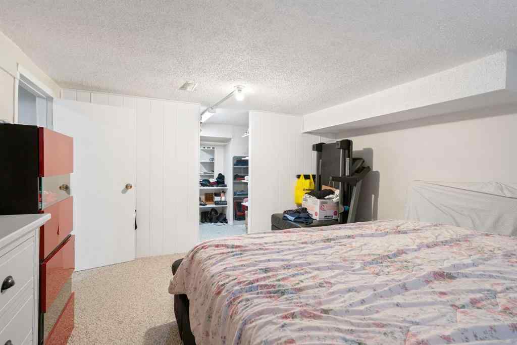 MLS® A2255982 - 220 Temple Close NE in Temple Calgary, Residential