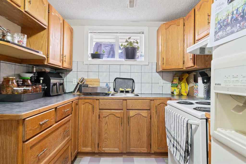MLS® A2255982 - 220 Temple Close NE in Temple Calgary, Residential
