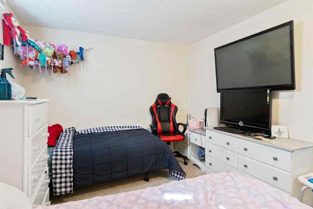 MLS® A2255982 - 220 Temple Close NE in Temple Calgary, Residential