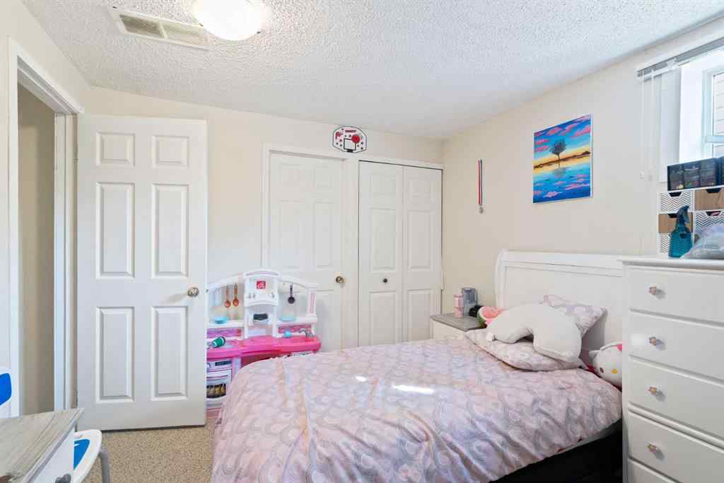 MLS® A2255982 - 220 Temple Close NE in Temple Calgary, Residential