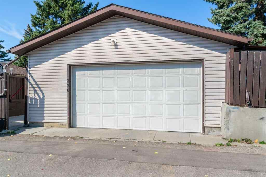 MLS® A2255982 - 220 Temple Close NE in Temple Calgary, Residential