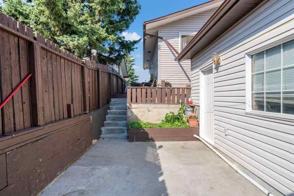 MLS® A2255982 - 220 Temple Close NE in Temple Calgary, Residential