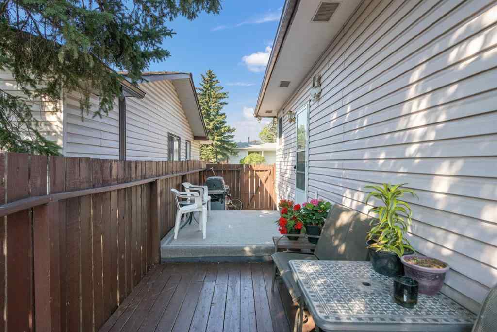 MLS® A2255982 - 220 Temple Close NE in Temple Calgary, Residential