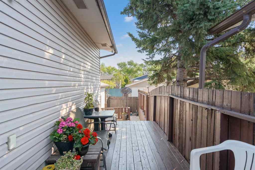 MLS® A2255982 - 220 Temple Close NE in Temple Calgary, Residential