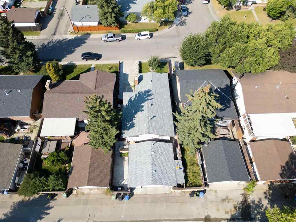 MLS® A2255982 - 220 Temple Close NE in Temple Calgary, Residential