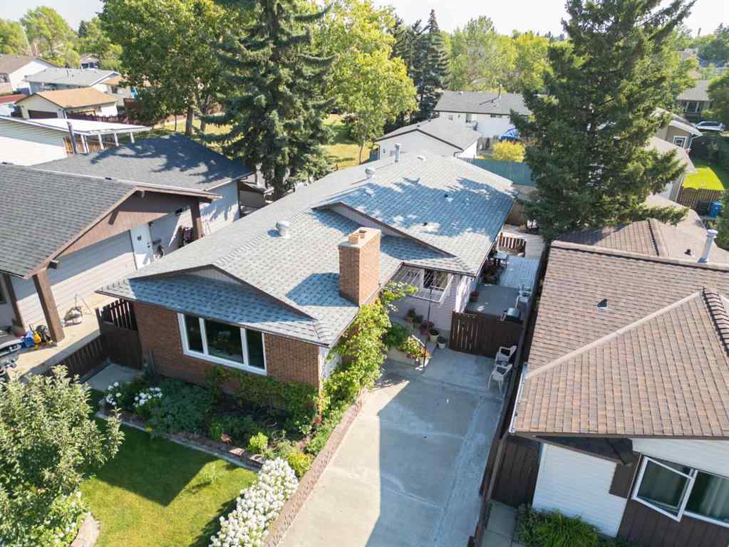 MLS® A2255982 - 220 Temple Close NE in Temple Calgary, Residential