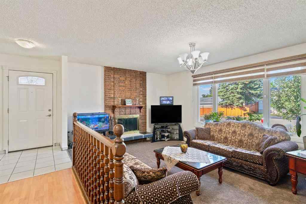 MLS® A2255982 - 220 Temple Close NE in Temple Calgary, Residential