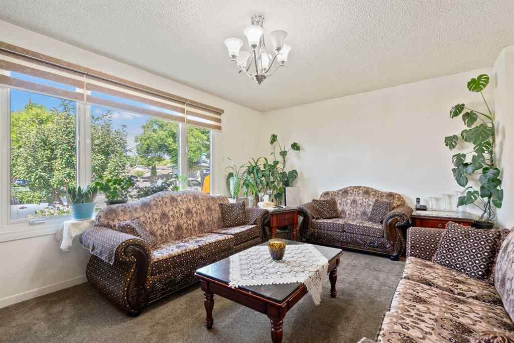 MLS® A2255982 - 220 Temple Close NE in Temple Calgary, Residential