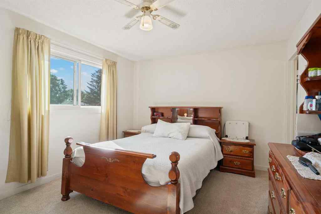 MLS® A2255982 - 220 Temple Close NE in Temple Calgary, Residential