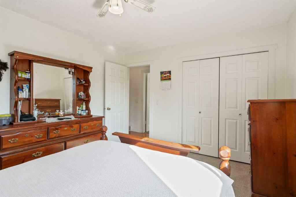 MLS® A2255982 - 220 Temple Close NE in Temple Calgary, Residential