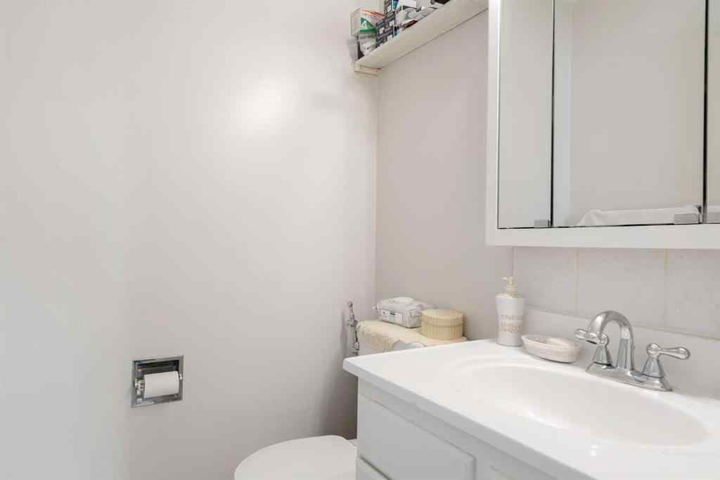 MLS® A2255982 - 220 Temple Close NE in Temple Calgary, Residential