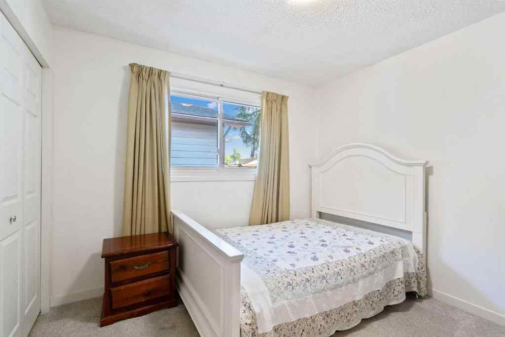 MLS® A2255982 - 220 Temple Close NE in Temple Calgary, Residential