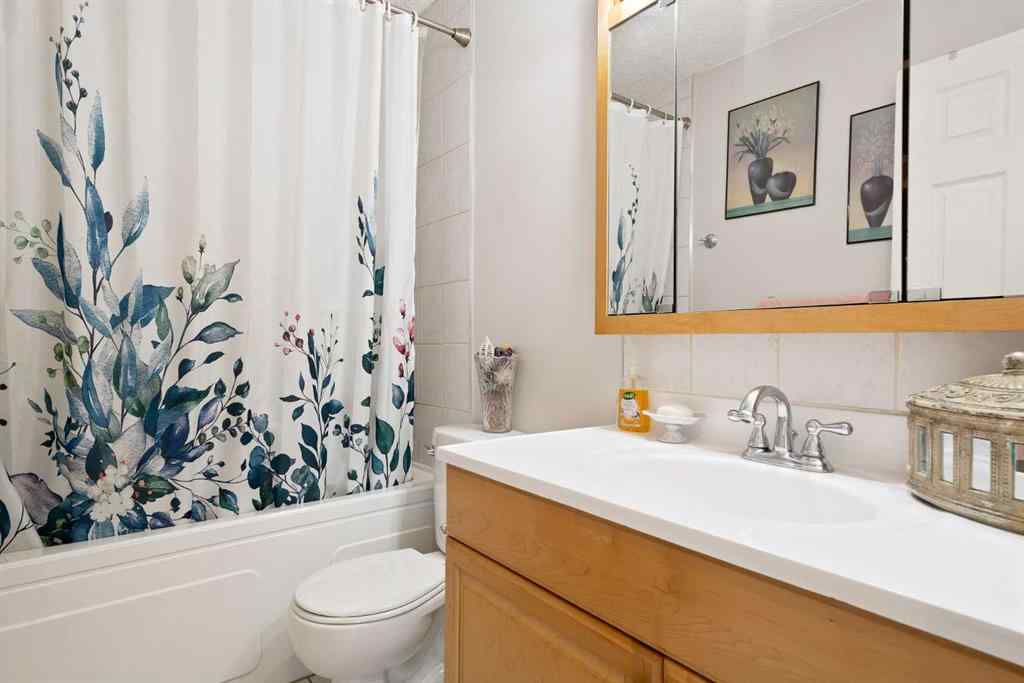 MLS® A2255982 - 220 Temple Close NE in Temple Calgary, Residential